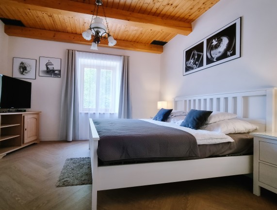 Schlafzimmer 1